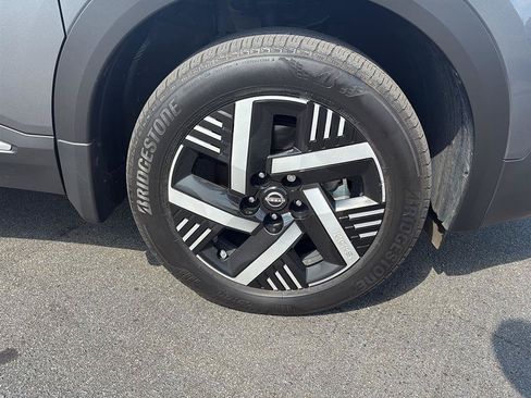 Certified 2025 Nissan Kicks SV w/ Illumination Package FWD image 7