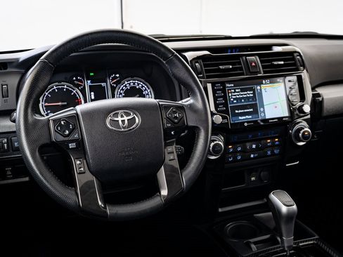 Used 2020 Toyota 4Runner TRD Off-Road Premium image 4