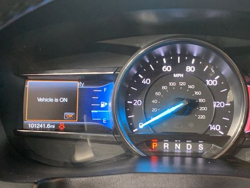 Used 2019 Ford Explorer XLT w/ Equipment Group 202A AWD/4WD image 22