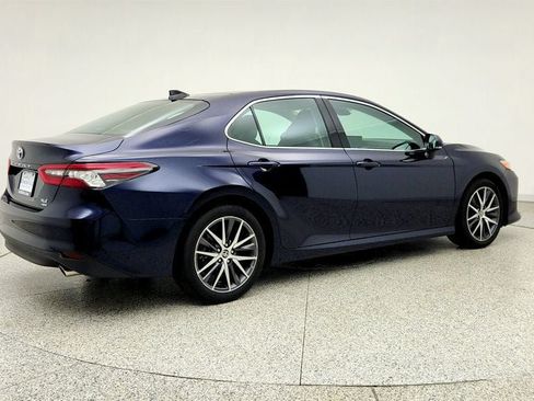 Used 2022 Toyota Camry XLE w/ Navigation Upgrade Package AWD/4WD image 5