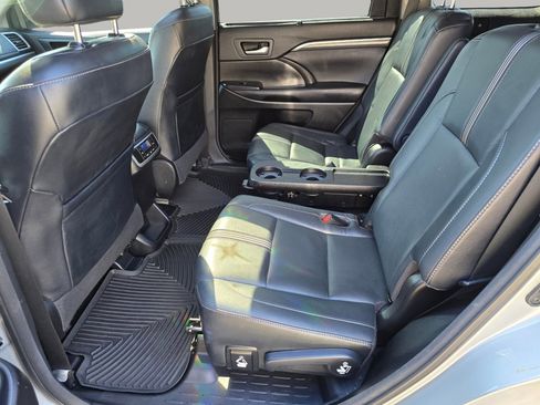Used 2017 Toyota Highlander SE AWD/4WD image 27