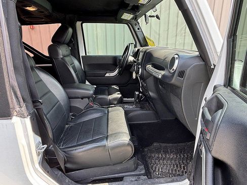 Used 2012 Jeep Wrangler Rubicon AWD/4WD image 17