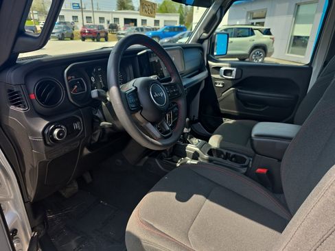 Used 2024 Jeep Wrangler Unlimited Rubicon AWD/4WD image 10