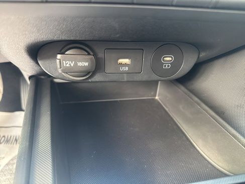 Certified 2025 Hyundai Elantra SE image 36