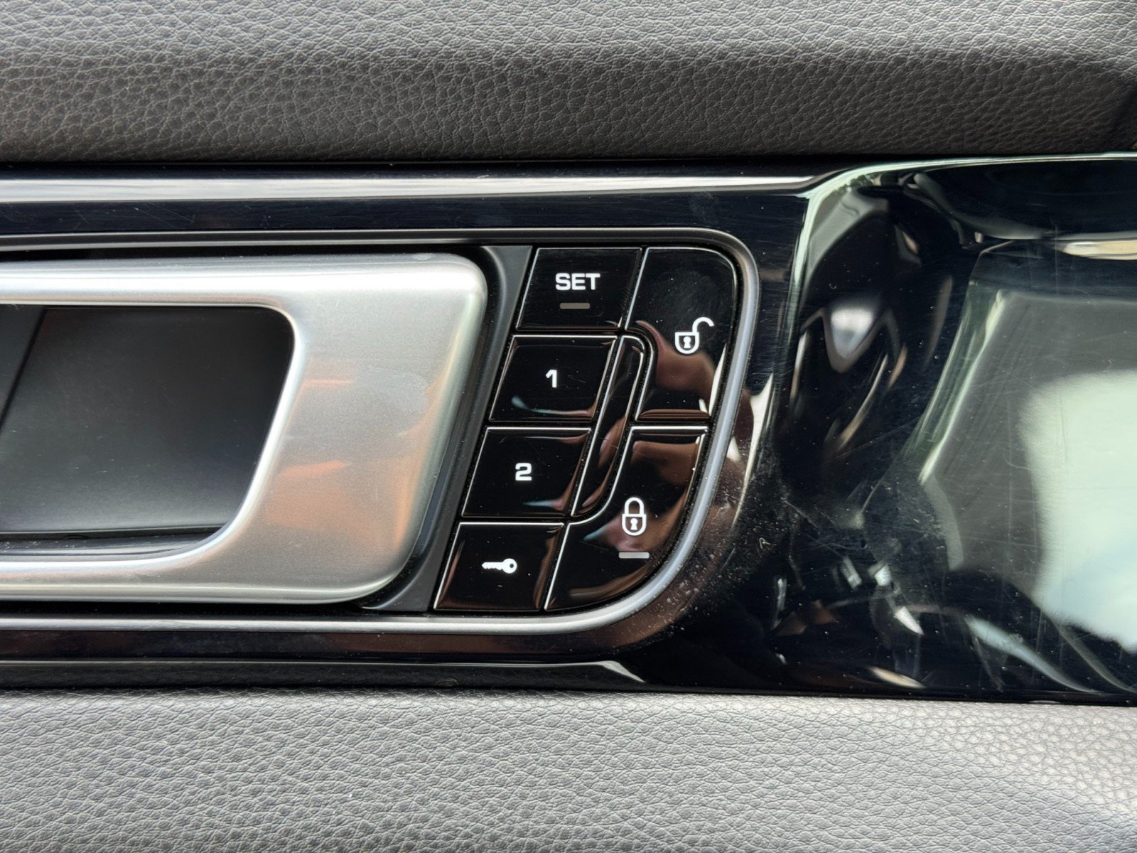 Used 2018 Porsche Panamera image 18