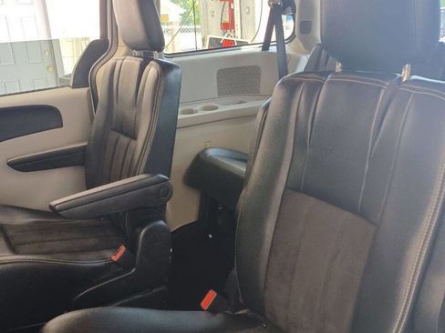 Used 2020 Dodge Grand Caravan SXT FWD image 6