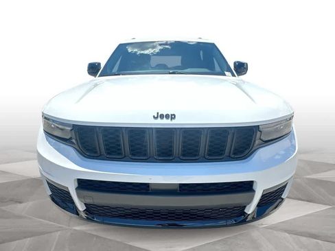 Used 2024 Jeep Grand Cherokee L Altitude RWD image 3