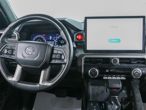 Used 2025 Toyota Tacoma TRD Off-Road AWD/4WD image 17