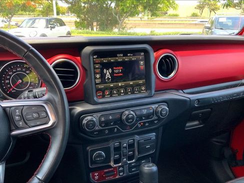 Used 2022 Jeep Wrangler Unlimited Rubicon w/ Dual Top Group AWD/4WD image 6