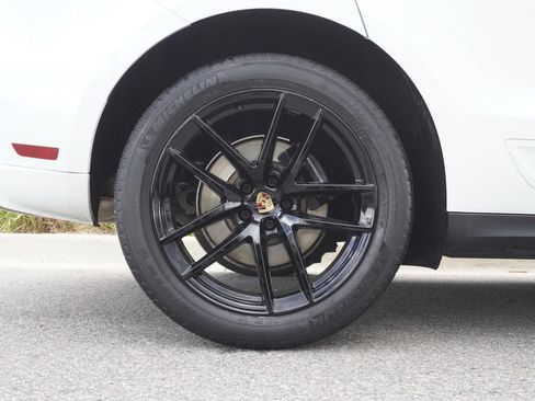 Used 2022 Porsche Macan AWD/4WD image 32