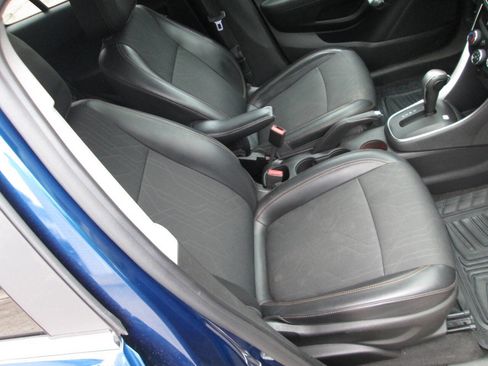 Used 2019 Chevrolet Trax LT w/ LT Convenience Package AWD/4WD image 19