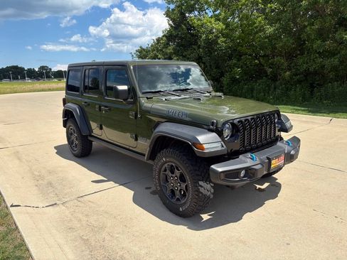 Used 2023 Jeep Wrangler Unlimited w/ Convenience Group AWD/4WD image 11