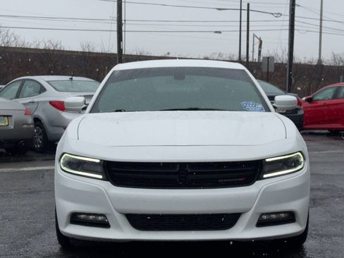 Used 2015 Dodge Charger SXT w/ Driver Confidence Group image 9