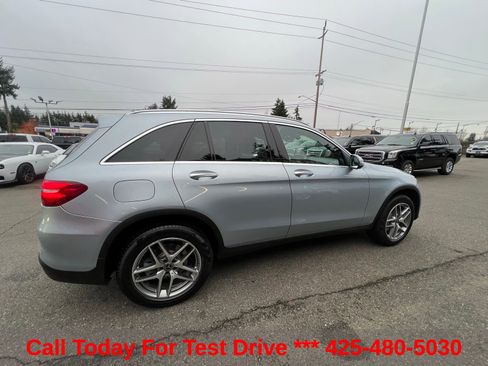 Used 2018 Mercedes-Benz GLC 300 4MATIC image 7