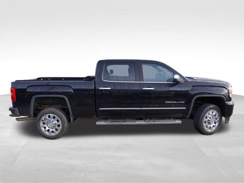 Used 2019 GMC Sierra 2500 Denali AWD/4WD image 2
