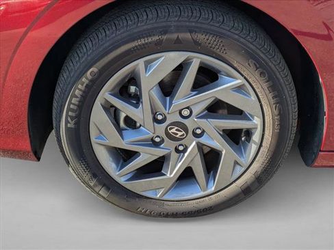 Used 2024 Hyundai Elantra SEL image 22