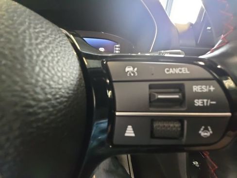 Used 2025 Honda Pilot Black Edition image 19