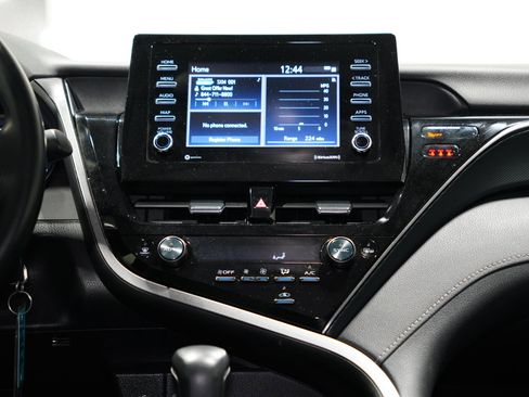 Used 2023 Toyota Camry SE image 12
