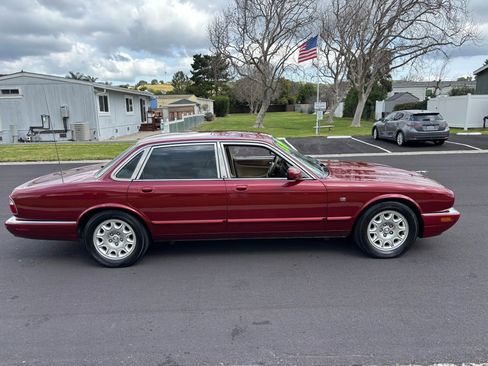 Used 2001 Jaguar XJ8 image 3