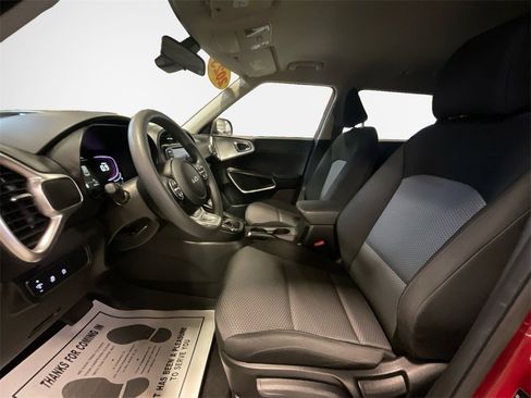 Used 2023 Kia Soul LX image 10