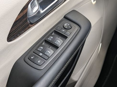 Used 2023 Chrysler Pacifica Limited image 22