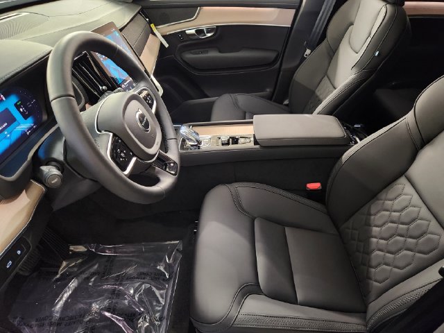 New 2026 Volvo XC90 T8 Plus w/ Protection Package Premier AWD/4WD image 14
