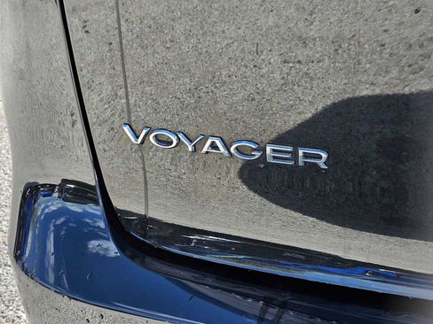 Used 2023 Chrysler Voyager LX image 13