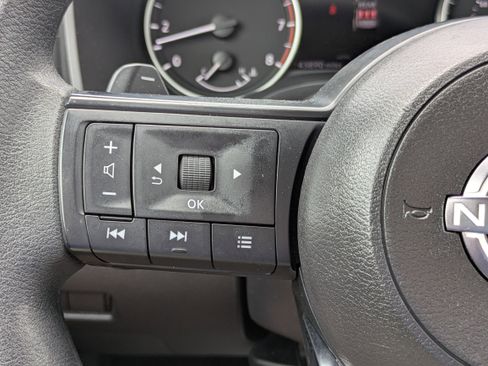 Used 2024 Nissan Rogue S image 16