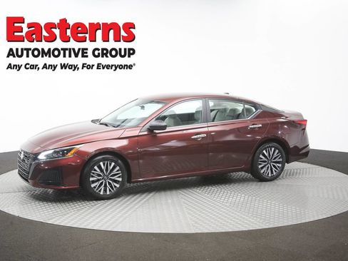 Used 2025 Nissan Altima 2.5 SV FWD image 55