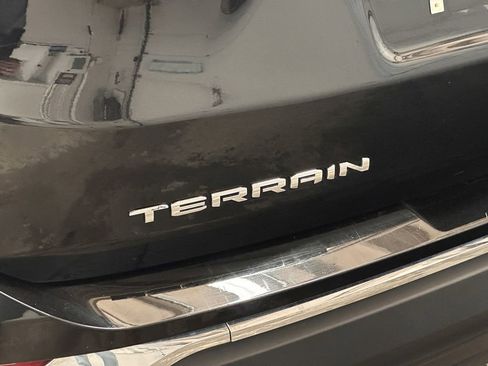 Used 2024 GMC Terrain SLT image 16