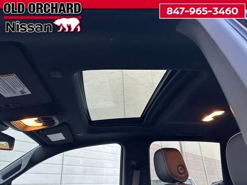 Used 2024 GMC Canyon Denali image 14