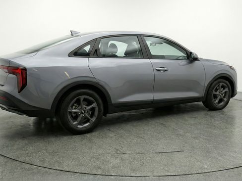 Used 2025 Kia K4 LXS image 9