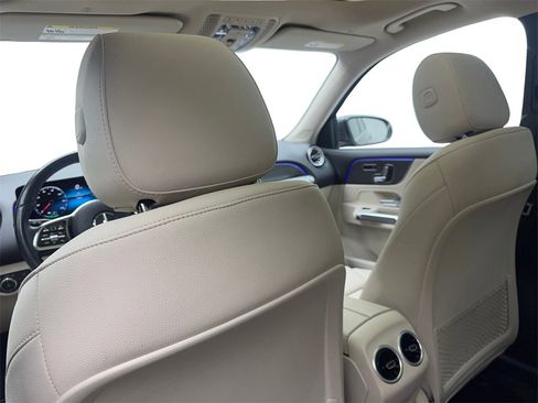 Used 2023 Mercedes-Benz EQB 300 4MATIC image 34