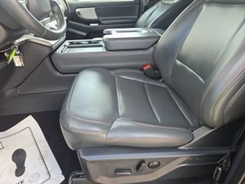 Used 2025 Ford Expedition Active RWD image 3