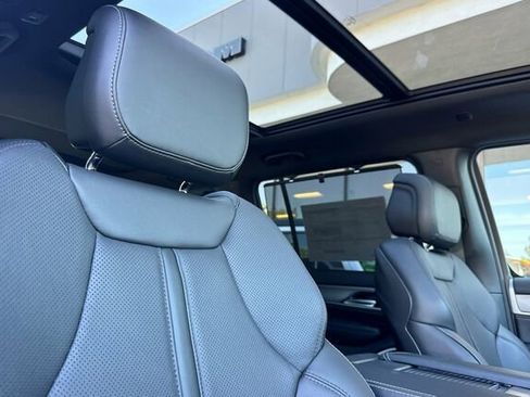 New 2025 Jeep Wagoneer Series II w/ Convenience Group I image 14