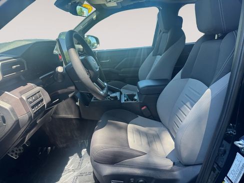 Used 2025 Toyota Tacoma TRD Sport w/ TRD Sport Upgrade Package AWD/4WD image 9