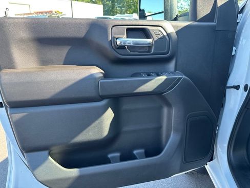 Used 2024 Chevrolet Silverado 2500 Custom w/ Custom Value Package AWD/4WD image 14