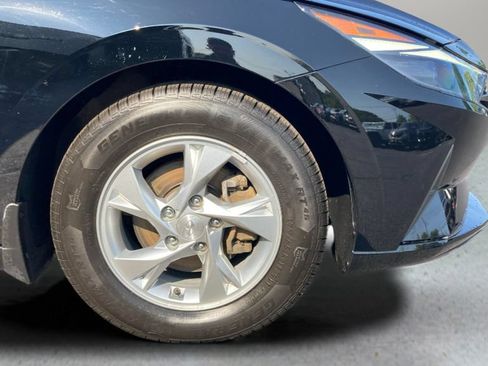Used 2023 Hyundai Elantra SE FWD image 17