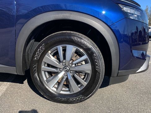 Used 2025 Nissan Pathfinder SL image 10