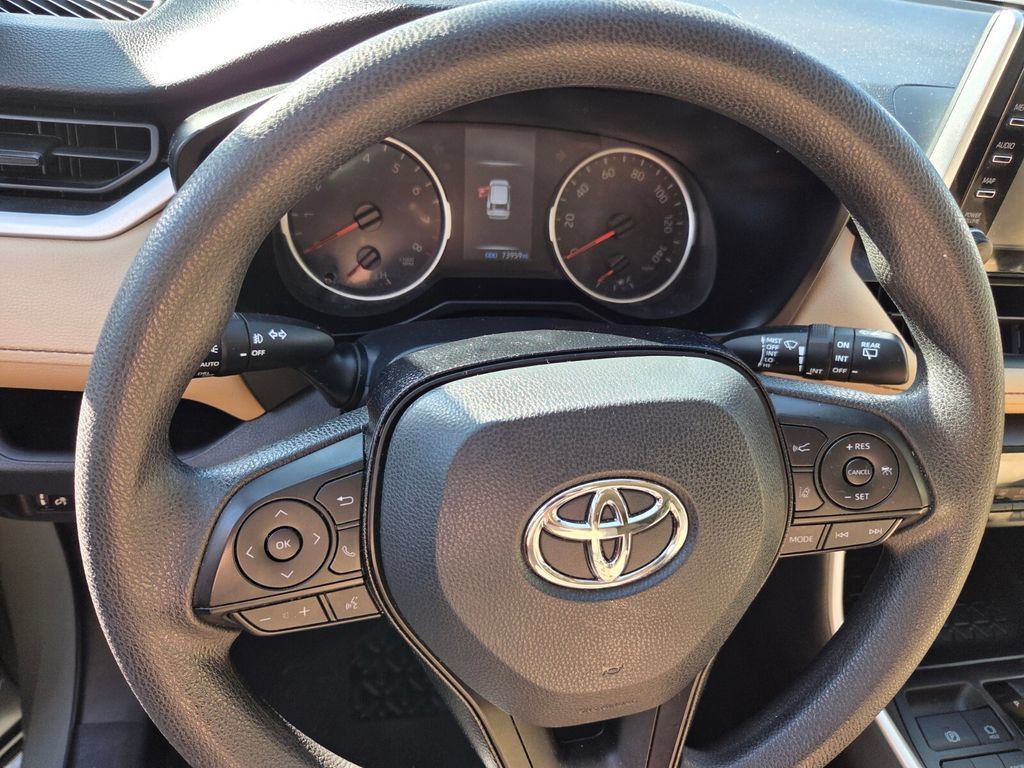 Used 2020 Toyota RAV4 XLE w/ Convenience Package FWD image 8