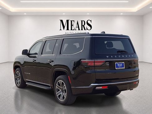 Used 2024 Jeep Wagoneer Series II w/ Flexible Seating Group RWD image 3