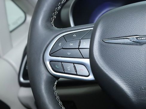 Used 2024 Chrysler Pacifica Select image 21