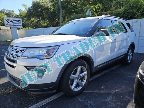 Used 2018 Ford Explorer XLT FWD image 1