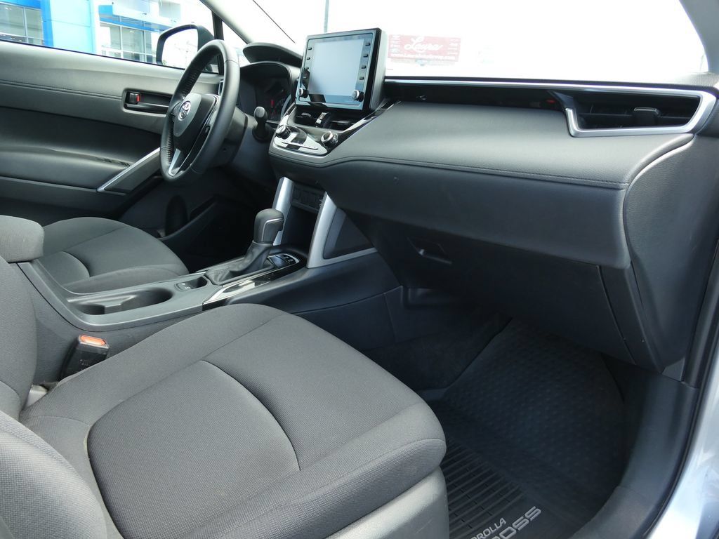 Used 2022 Toyota Corolla Cross LE AWD/4WD image 14