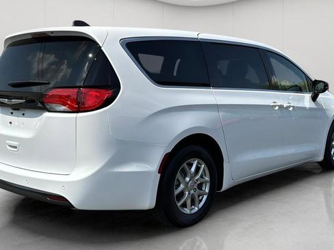 New 2026 Chrysler Voyager LX image 5