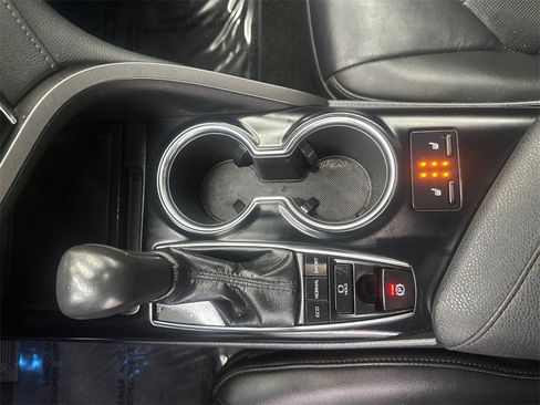 Used 2018 Toyota Camry XLE image 30