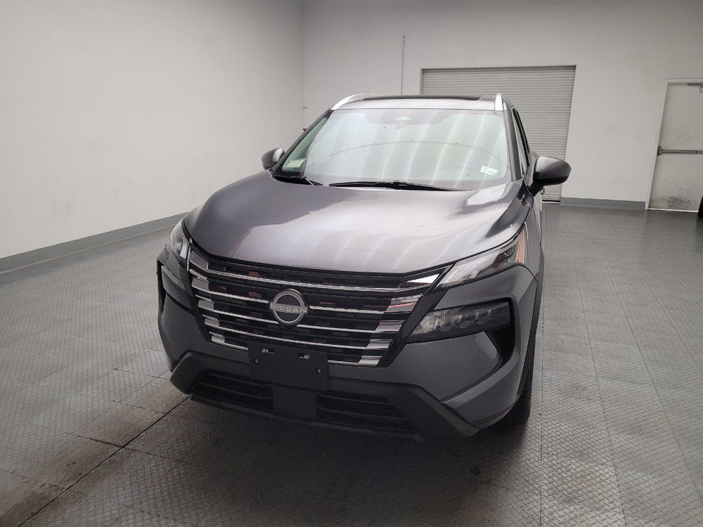 Used 2025 Nissan Rogue SV w/ SV Premium Package FWD image 15
