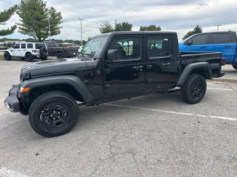 New 2025 Jeep Gladiator Sport image 14