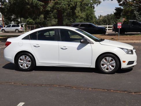 Used 2012 Chevrolet Cruze LS FWD image 3