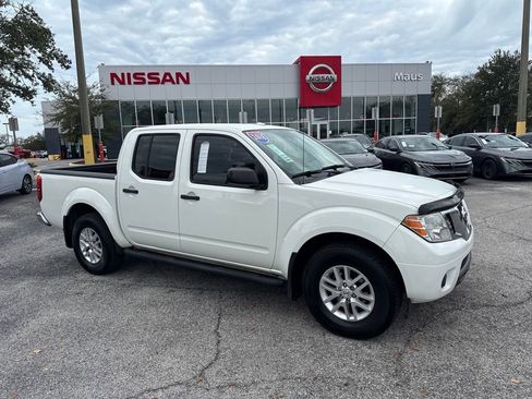 Used 2018 Nissan Frontier SV image 1